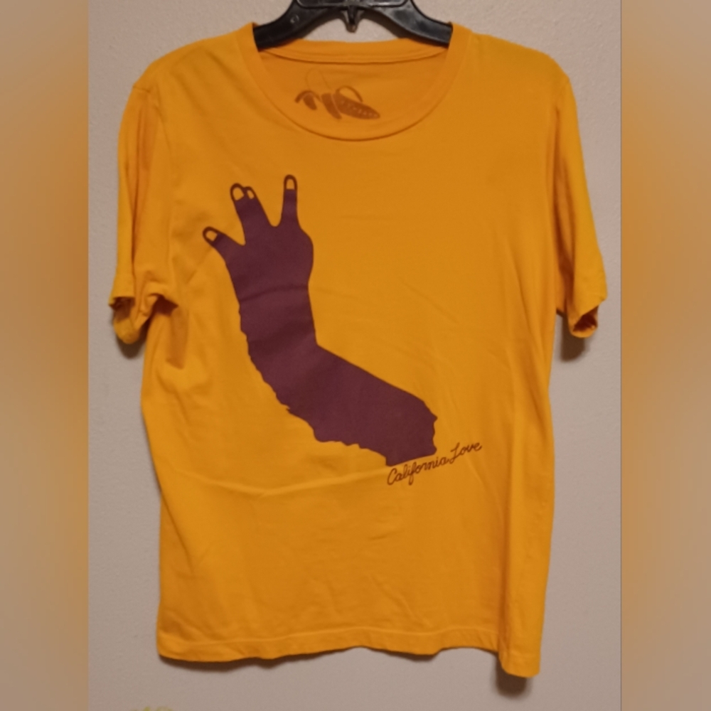 Ashkahn California Love West Coast Vibes Size Small Yellow T-Shirt Distressed